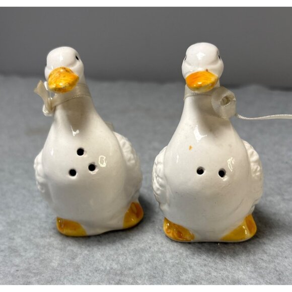 Vintage Ceramic Duck Salt & Pepper Shakers with Ribbon Bows - White & Yellow - A - Picture 2 of 9